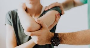 leczenie dolegliwosci masaz fizjoterapia chiropraktyka terapia kregoslupa